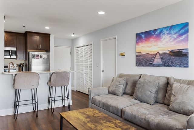 133 Commander Shea Blvd 407, Quincy, MA 02171