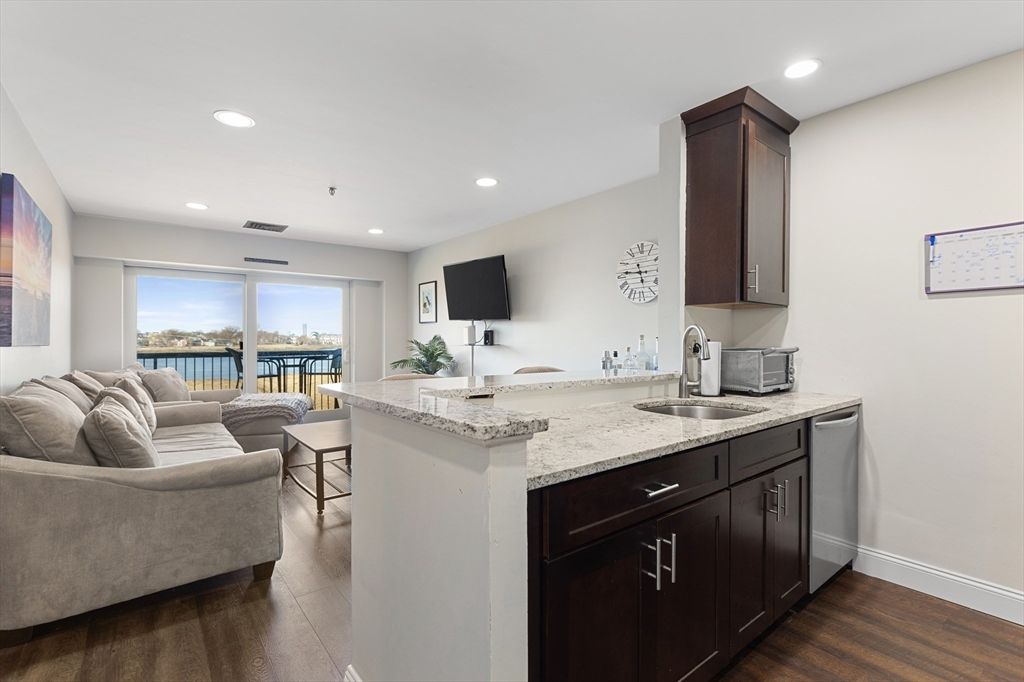 133 Commander Shea Blvd 407, Quincy, MA 02171