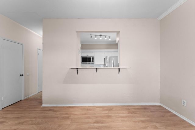 17557 Red Oak Drive 7557, Houston, TX 77090