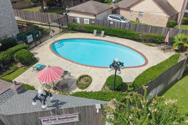 17557 Red Oak Drive 7557, Houston, TX 77090