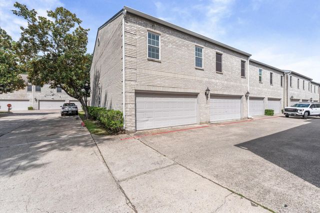 17557 Red Oak Drive 7557, Houston, TX 77090