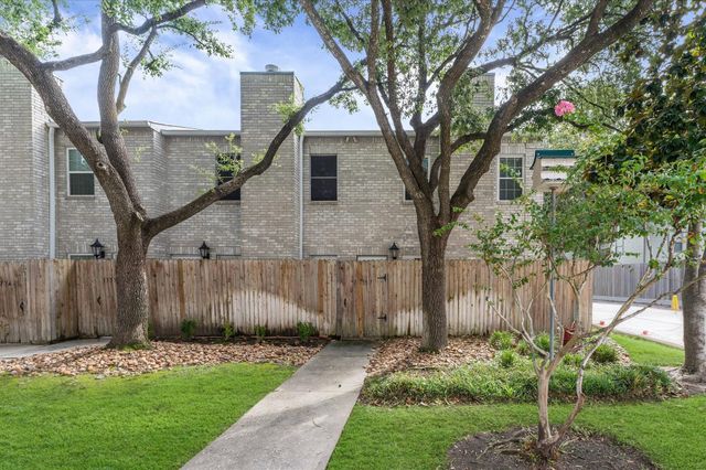 17557 Red Oak Drive 7557, Houston, TX 77090