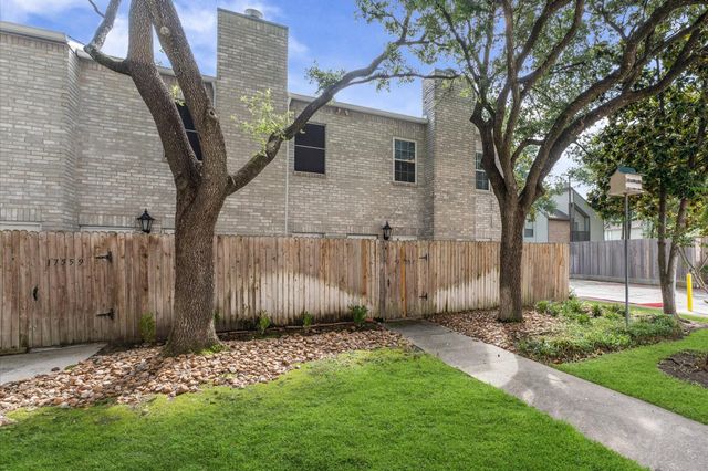 17557 Red Oak Drive 7557, Houston, TX 77090