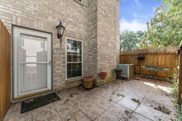 17557 Red Oak Drive 7557, Houston, TX 77090