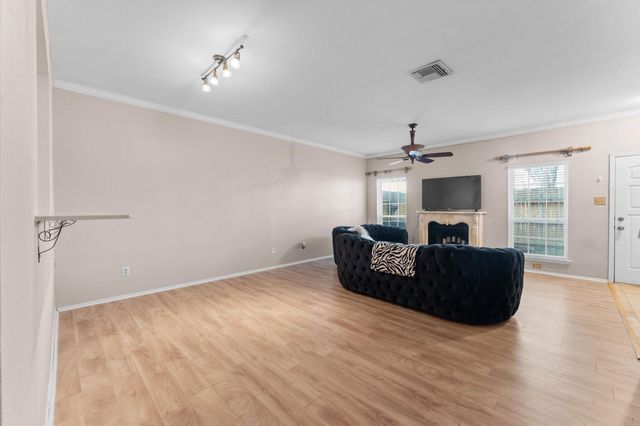 17557 Red Oak Drive 7557, Houston, TX 77090