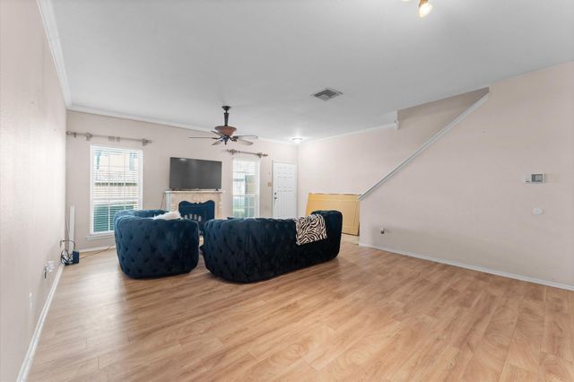 17557 Red Oak Drive 7557, Houston, TX 77090
