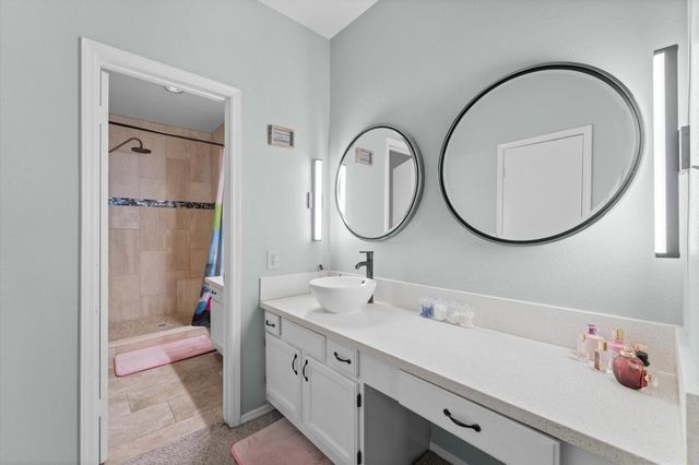 17557 Red Oak Drive 7557, Houston, TX 77090