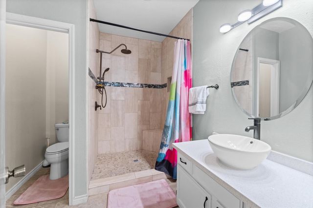 17557 Red Oak Drive 7557, Houston, TX 77090