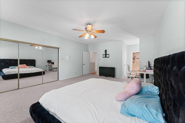 17557 Red Oak Drive 7557, Houston, TX 77090