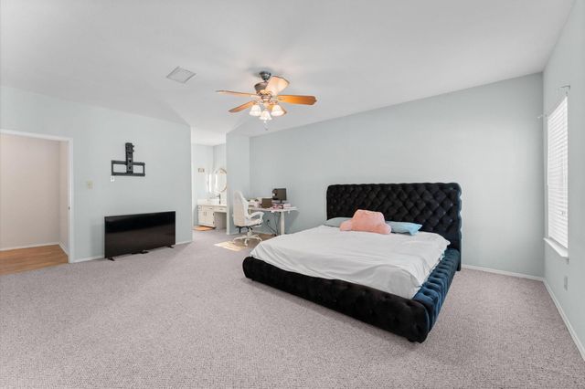 17557 Red Oak Drive 7557, Houston, TX 77090