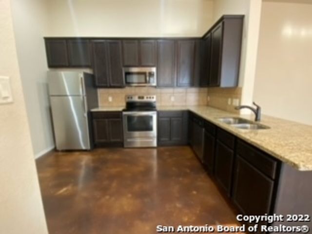 10143 Westover Blf Unit 102, San Antonio, TX 78251