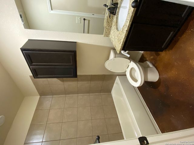 10143 Westover Blf Unit 102, San Antonio, TX 78251