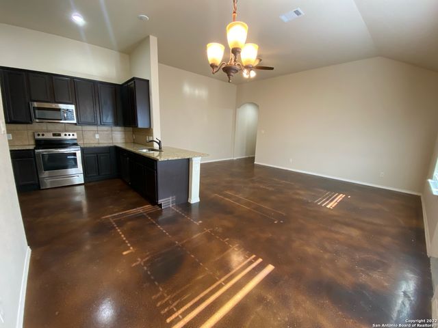 10143 Westover Blf Unit 102, San Antonio, TX 78251