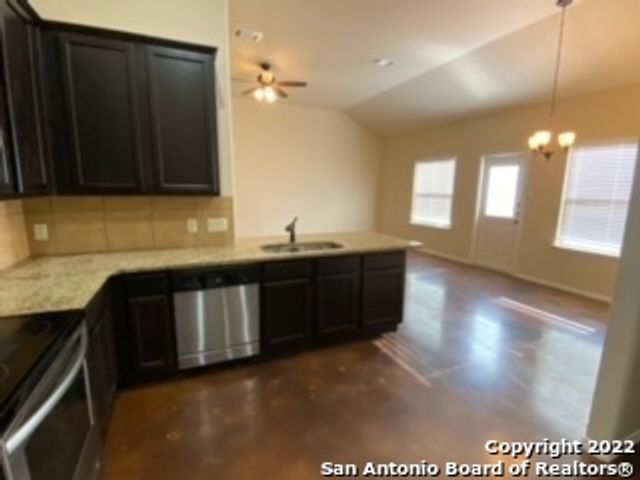 10143 Westover Blf Unit 102, San Antonio, TX 78251