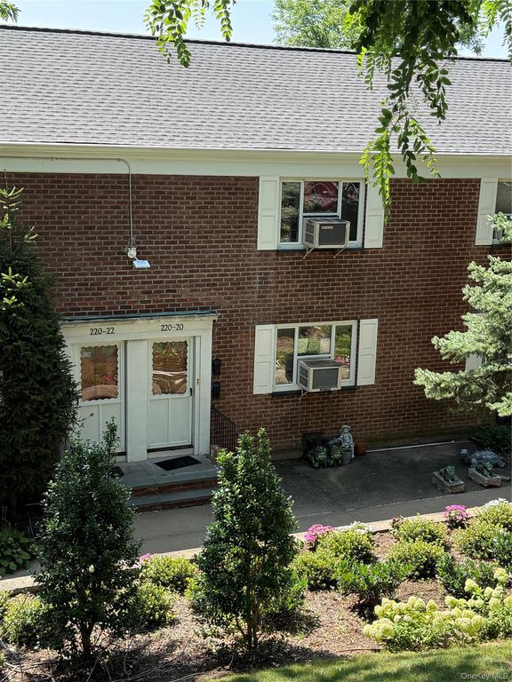 220-20 Stronghurst Avenue 20, Queens Village, NY 11427 — exterior