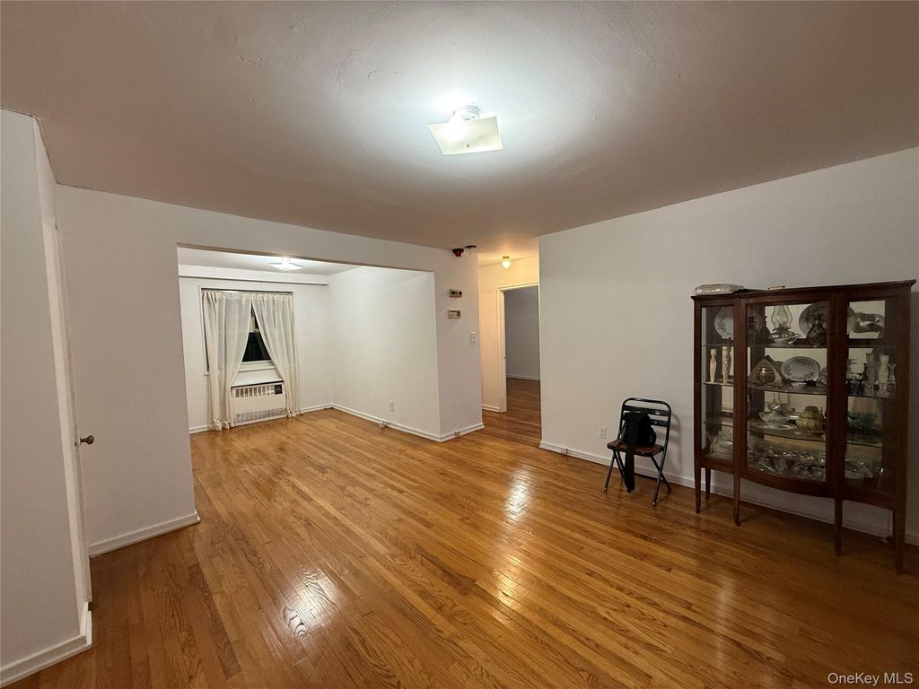 220-20 Stronghurst Avenue 20, Queens Village, NY 11427 — photo 2