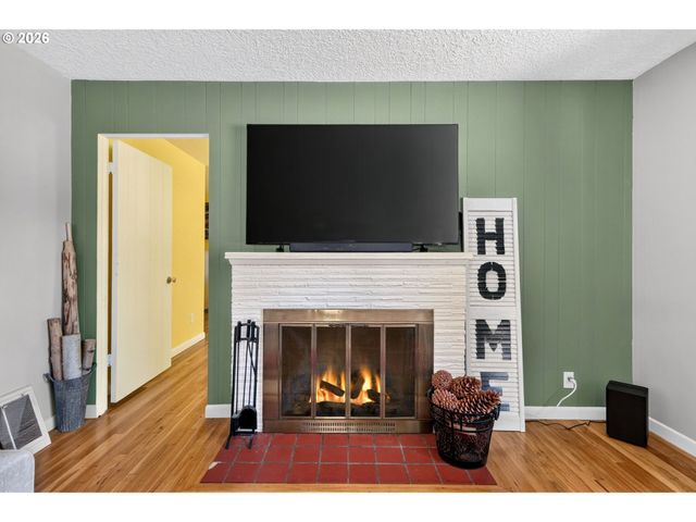 13636 Se SALMON St, Portland, OR 97233