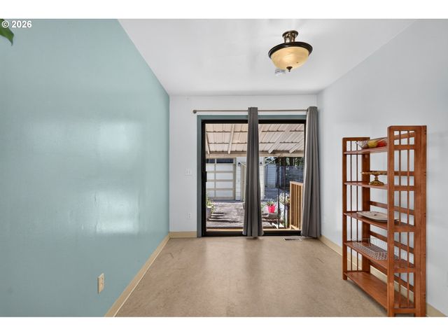 13636 Se SALMON St, Portland, OR 97233