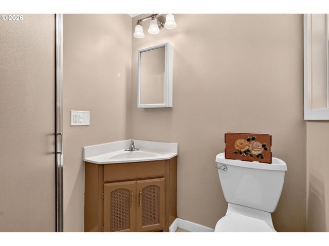13636 Se SALMON St, Portland, OR 97233
