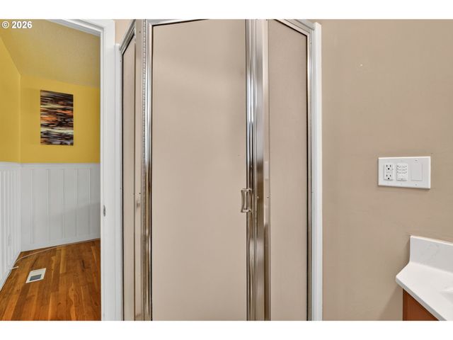 13636 Se SALMON St, Portland, OR 97233