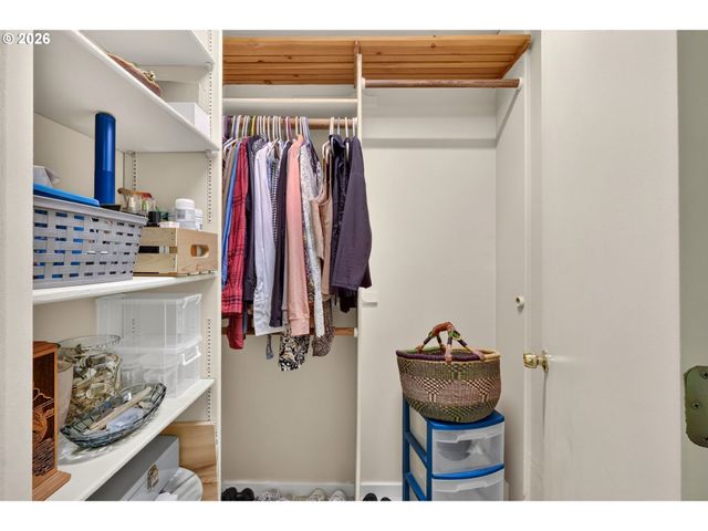 13636 Se SALMON St, Portland, OR 97233