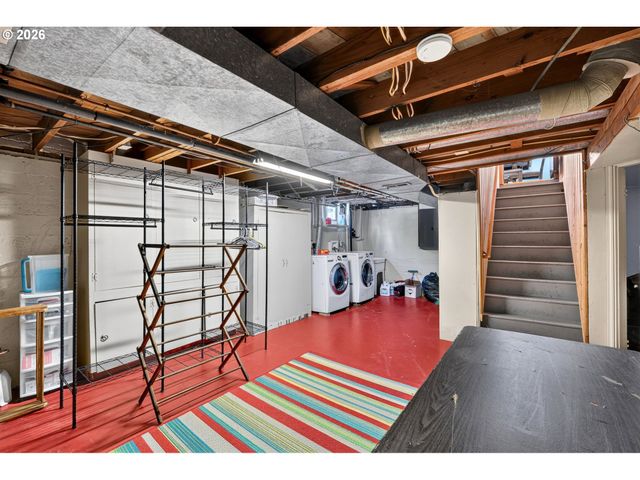 13636 Se SALMON St, Portland, OR 97233