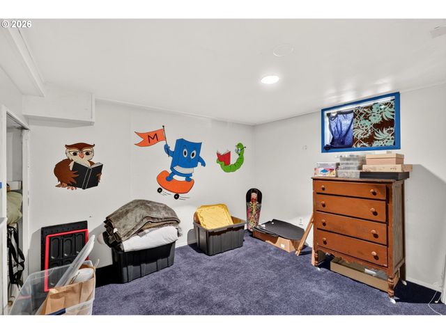 13636 Se SALMON St, Portland, OR 97233