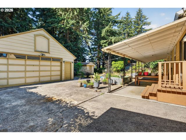 13636 Se SALMON St, Portland, OR 97233