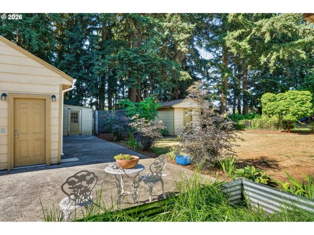 13636 Se SALMON St, Portland, OR 97233