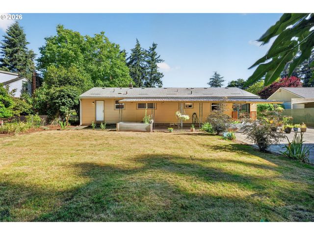 13636 Se SALMON St, Portland, OR 97233