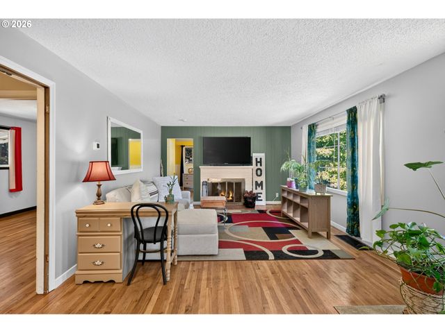 13636 Se SALMON St, Portland, OR 97233