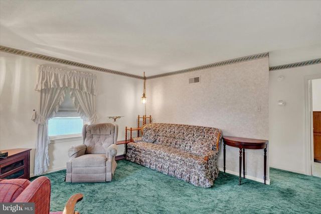 204 S WALNUT ST, Dallastown, PA 17313