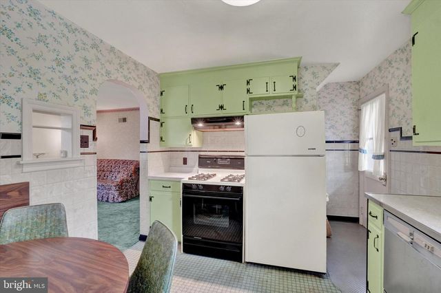 204 S WALNUT ST, Dallastown, PA 17313