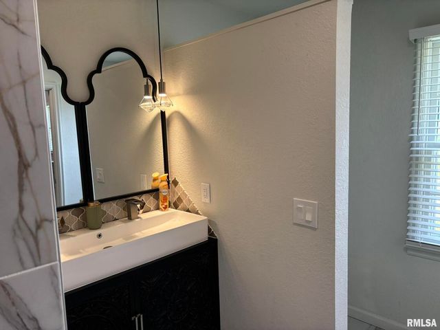 122 Paint Creek Lane, Carmi, IL 62821