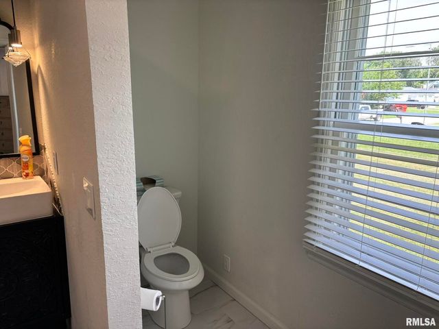 122 Paint Creek Lane, Carmi, IL 62821