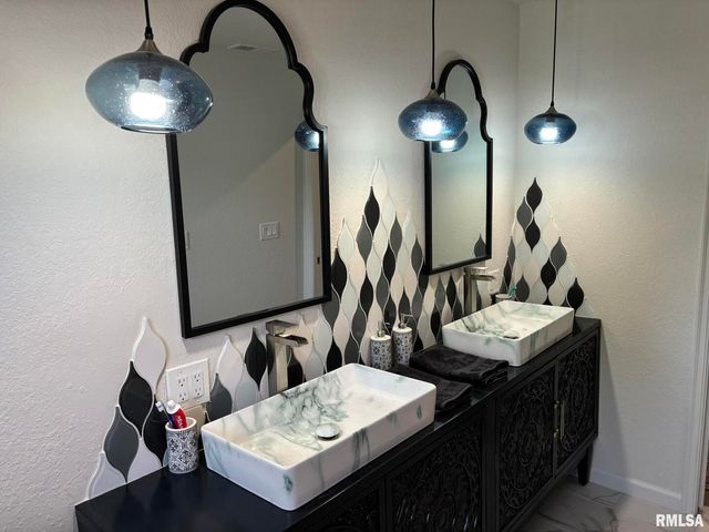 122 Paint Creek Lane, Carmi, IL 62821