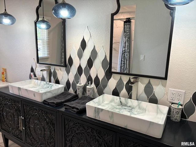 122 Paint Creek Lane, Carmi, IL 62821