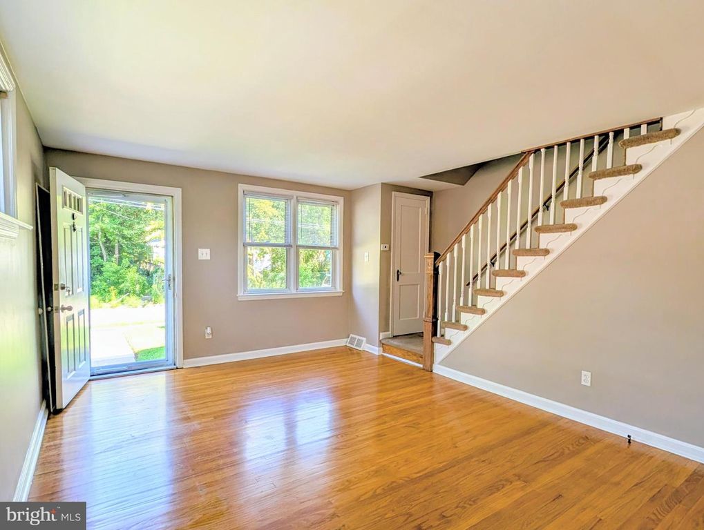 1042 HOPKINS AVE, GLENOLDEN, PA 19036 — photo 2