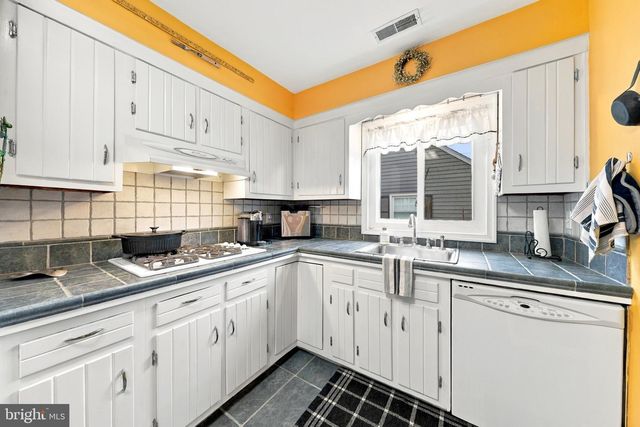 301 HIGH ST, Moorestown, NJ 08057