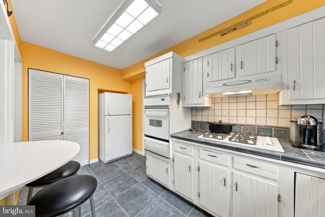 301 HIGH ST, Moorestown, NJ 08057