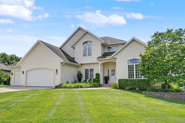 2613 Country Meadow Lane, Cedar Falls, IA 50613