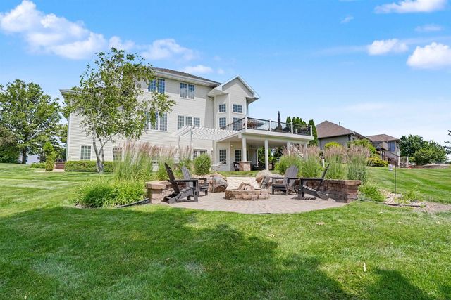2613 Country Meadow Lane, Cedar Falls, IA 50613