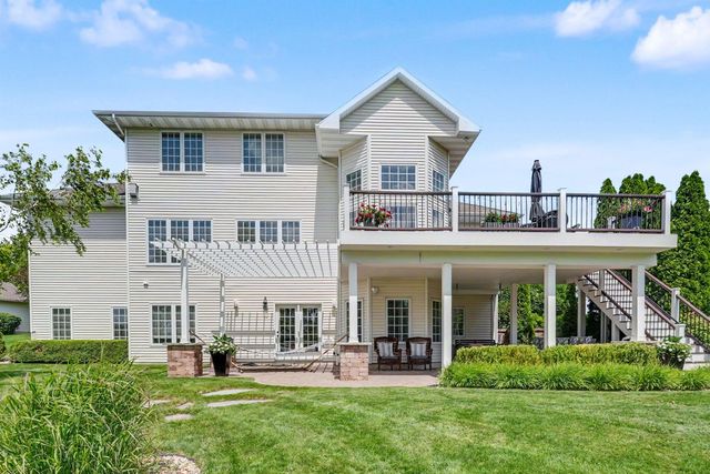2613 Country Meadow Lane, Cedar Falls, IA 50613