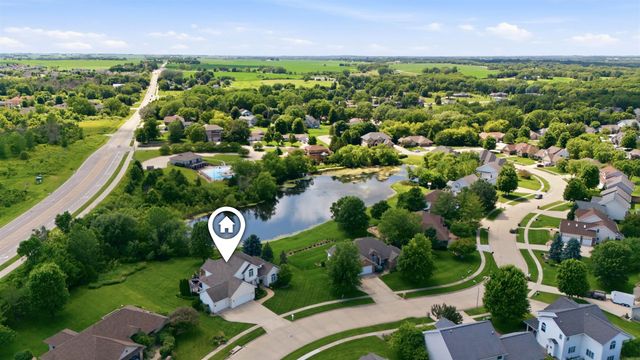 2613 Country Meadow Lane, Cedar Falls, IA 50613