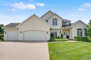 2613 Country Meadow Lane, Cedar Falls, IA 50613