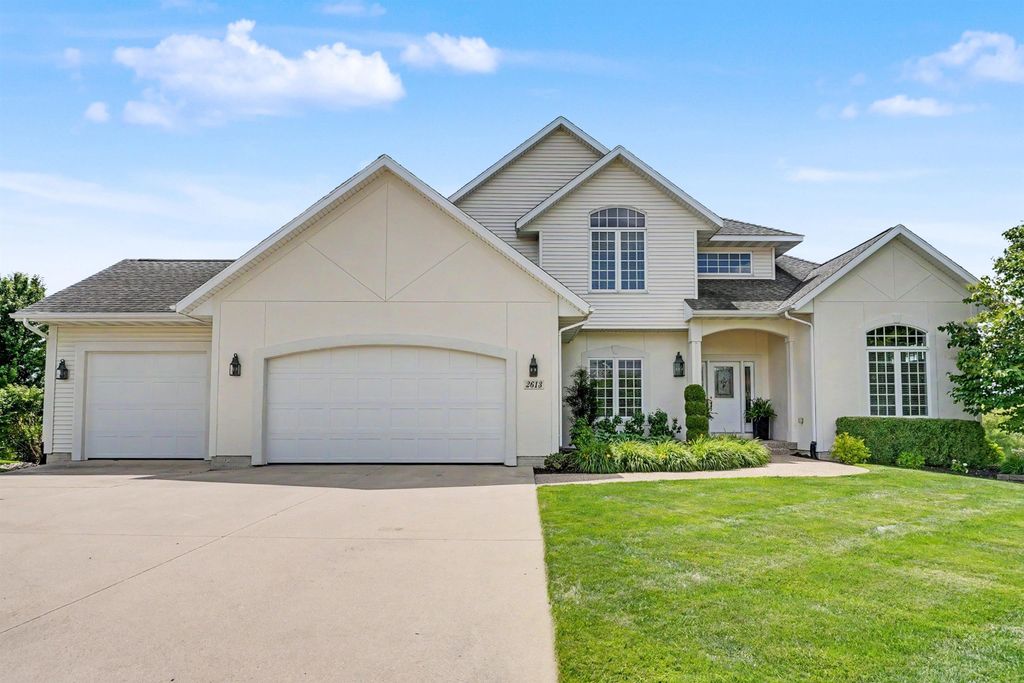 2613 Country Meadow Lane, Cedar Falls, IA 50613