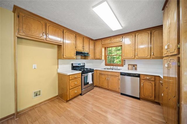 3933 Marguerite Drive NW, Acworth, GA 30101