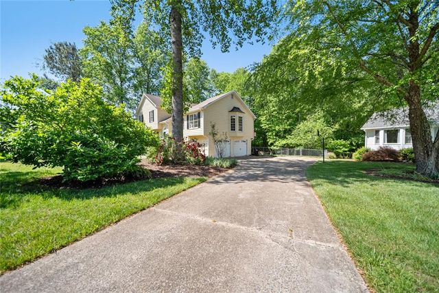 3933 Marguerite Drive NW, Acworth, GA 30101