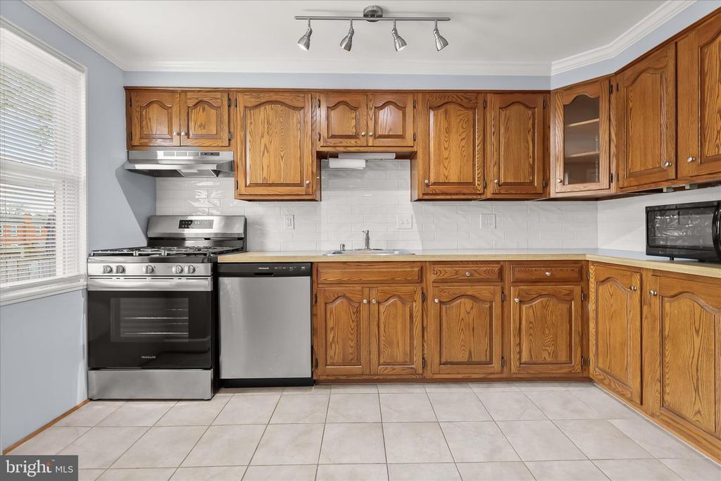 Image 15 of property listing at 3645 CLARENELL RD, Baltimore, MD 21229