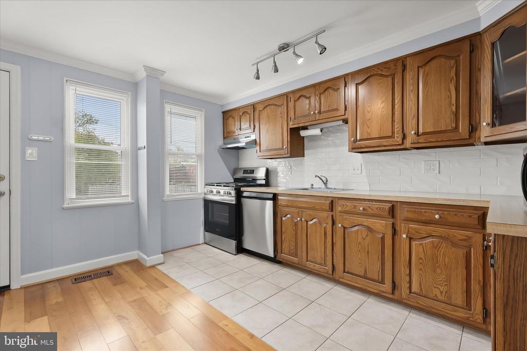 Image 16 of property listing at 3645 CLARENELL RD, Baltimore, MD 21229